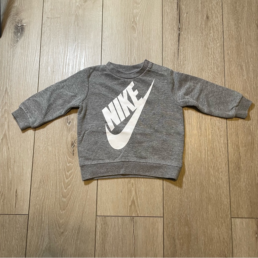 Nike Baby Infant Grey‎ Swoosh Logo Crewneck Sweatshirt Fleece Pullover 12 Months